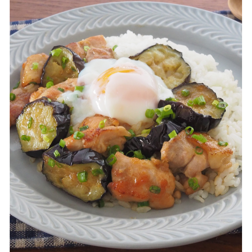<center>鶏ももとなすの</center><center>甘辛炒めプレート</center>
