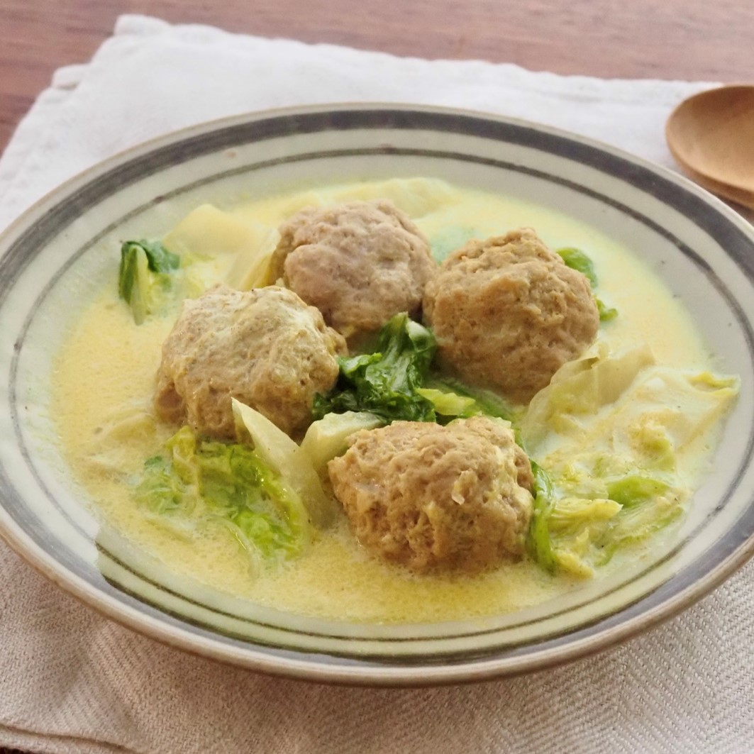 <center>白菜とミートボールの</center><center>豆乳カレー煮込み</center>