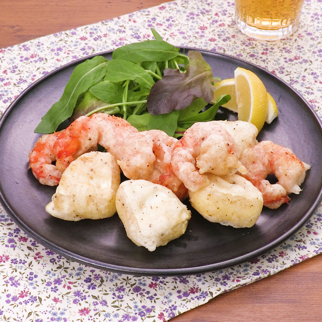 <center>えびとカマンベールの</center><center> ペッパーフリット</center>