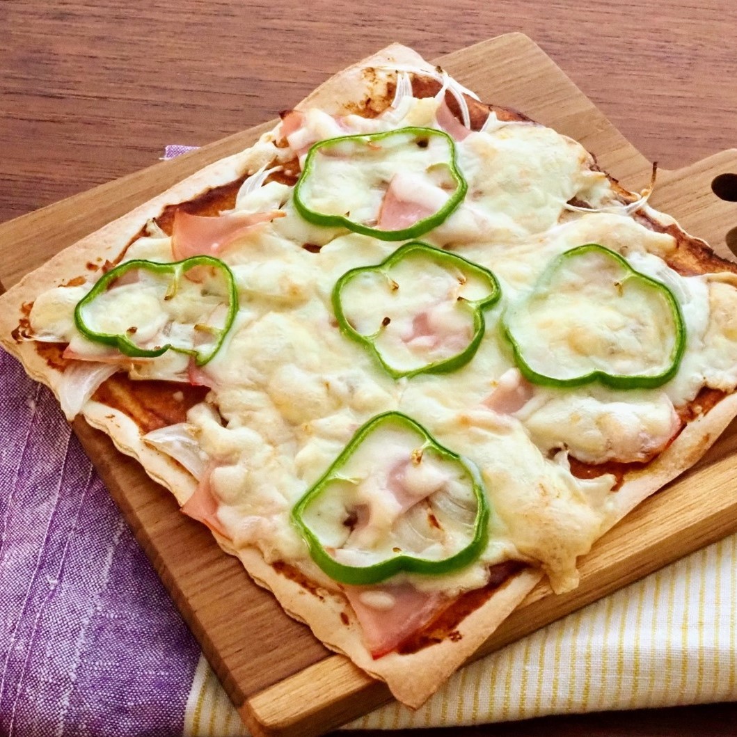 <center>春巻きの皮で</center><center>ピザ</center>